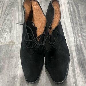 Stuart Weitzman Black and Tan Leather Shoes